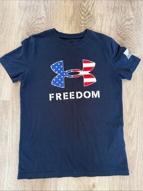 Under Armour Navy Tshirt with American Flag Logo boys medium Freedom